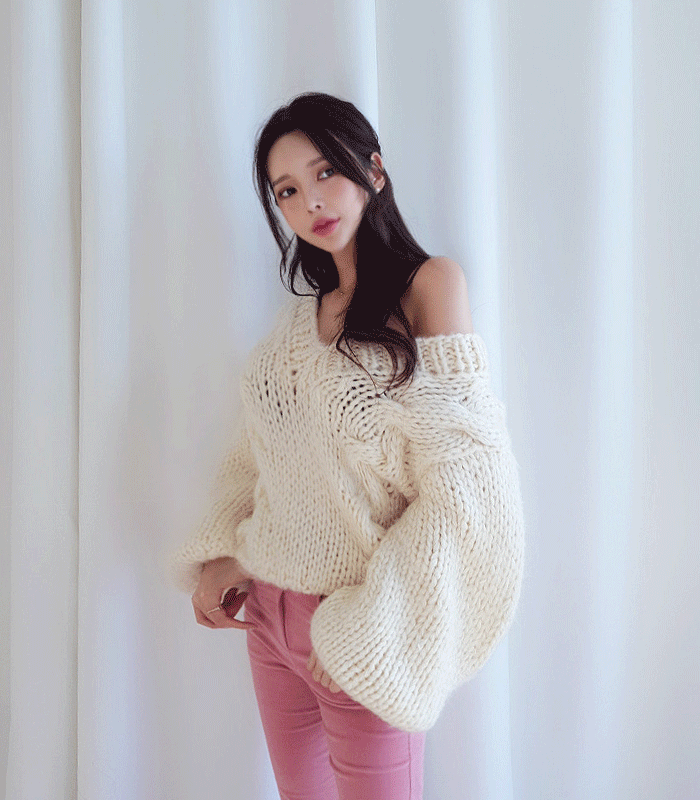 핸드브이넥꽈배기니트 - knit